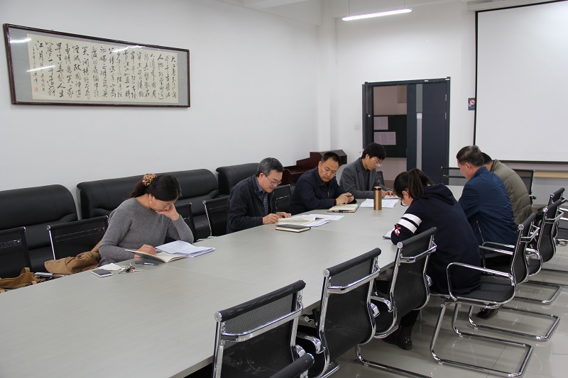 学院中心组学习会场.JPG